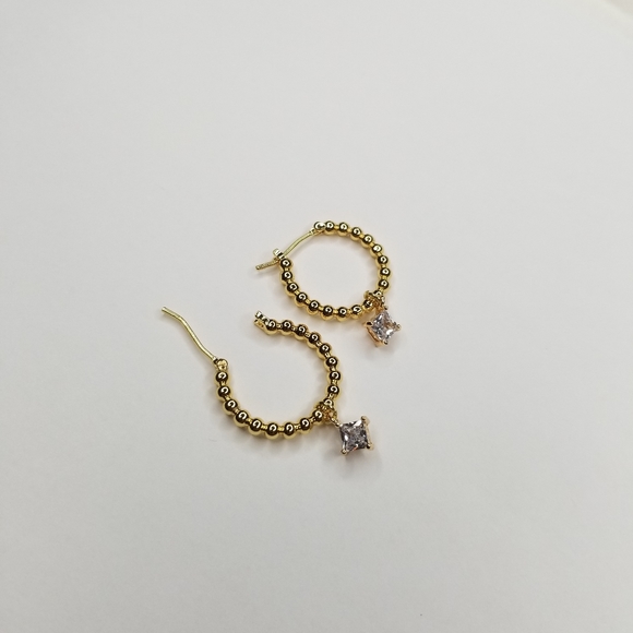 Le Petit Hana Beaded Hoop Earring - with Diamond - Picture 2 of 4